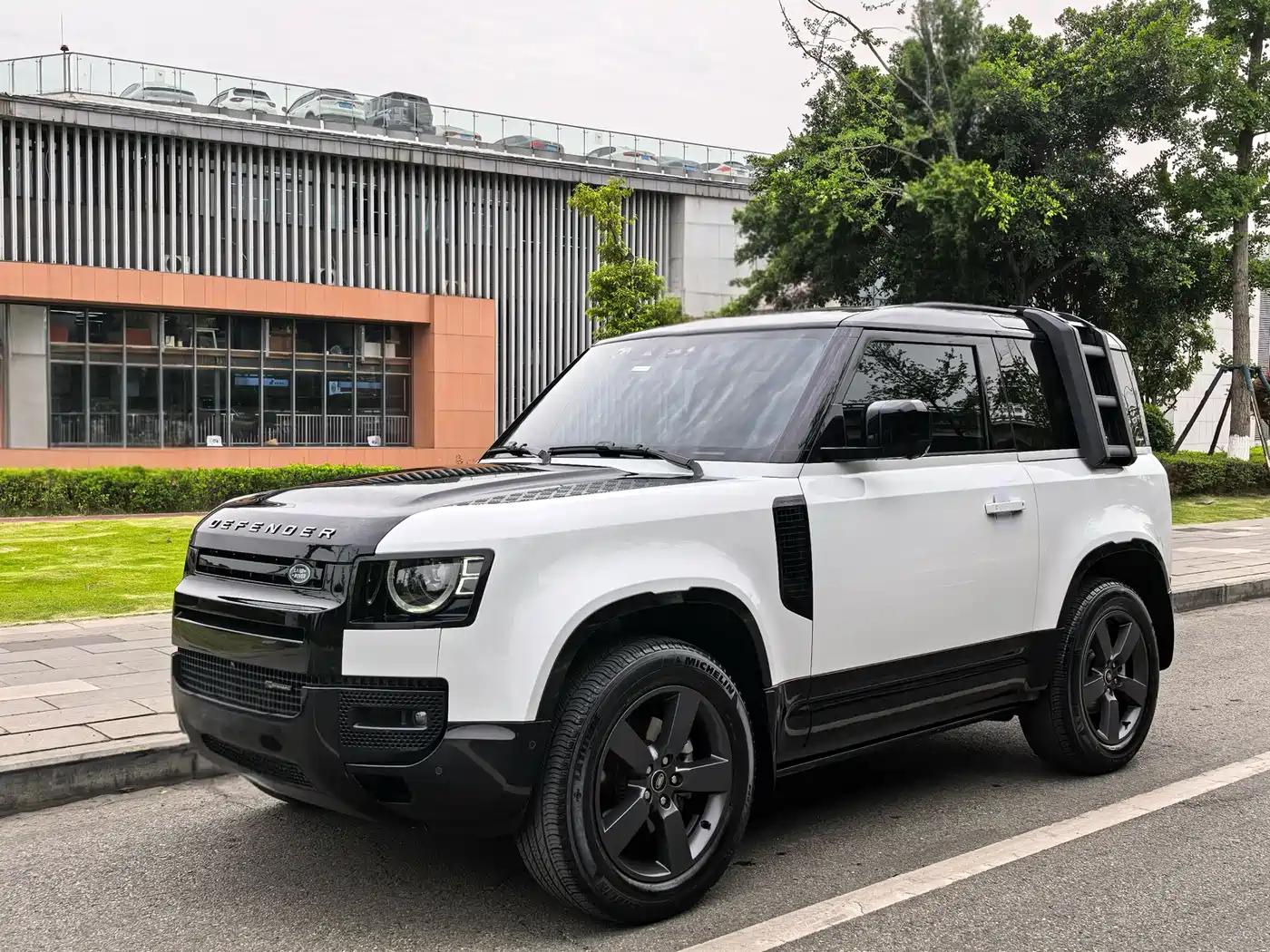 Land Rover Defender 2023 Facelift 90 2.0T P300 X-DYNAMIC HSE