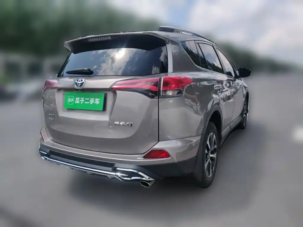 صورة 5 - Toyota RAV4 Rongfang