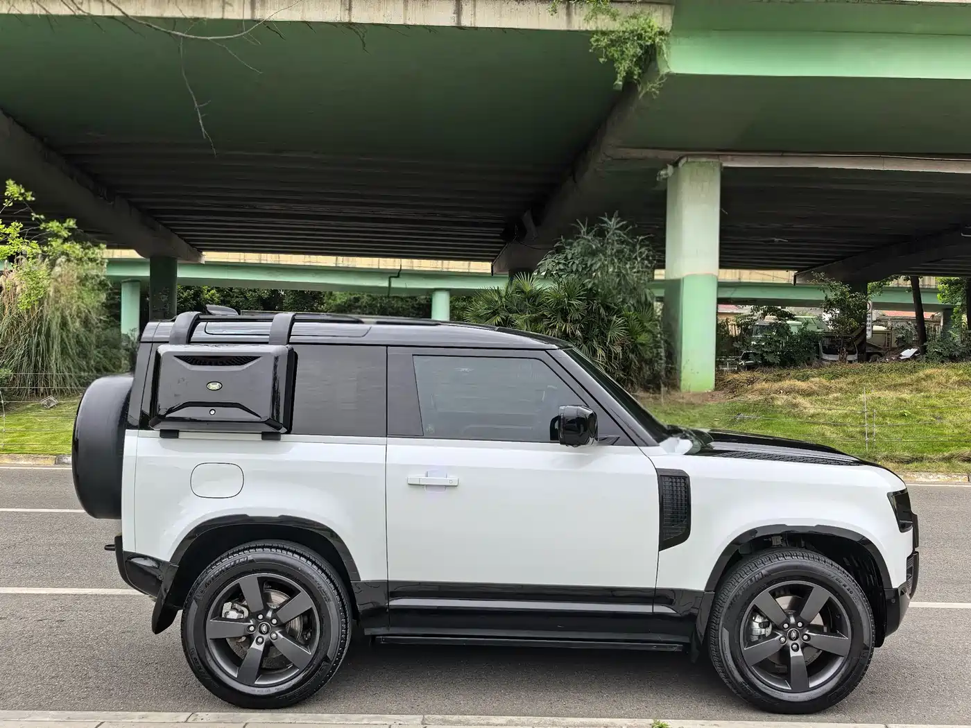 Land Rover Defender 2023 Facelift 90 2.0T P300 X-DYNAMIC HSE фото 15