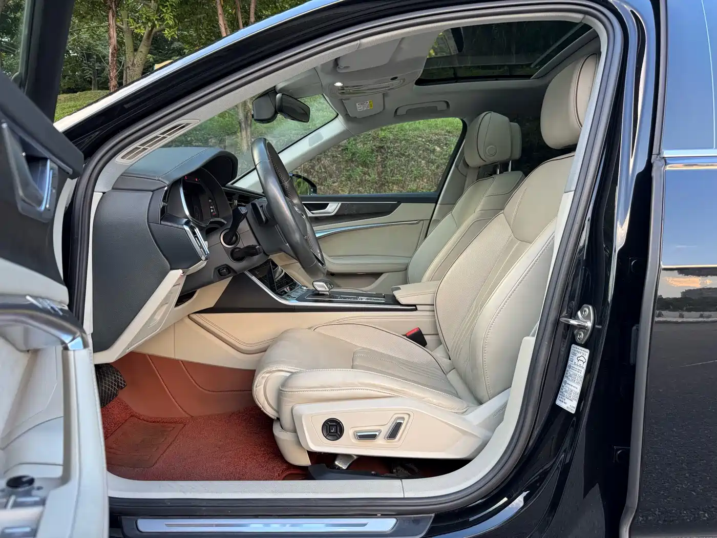 Photo 13 - Audi A6L