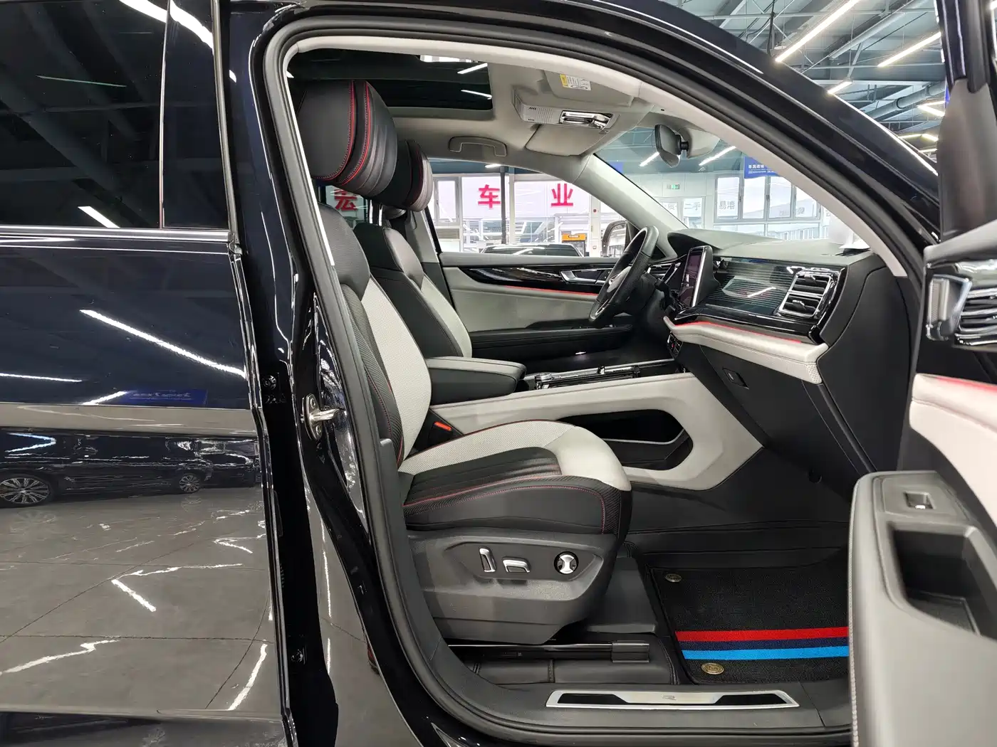 Volkswagen Teramont 2024 Touareg X 380TSI 4WD Dragon Glory Edition фото 10