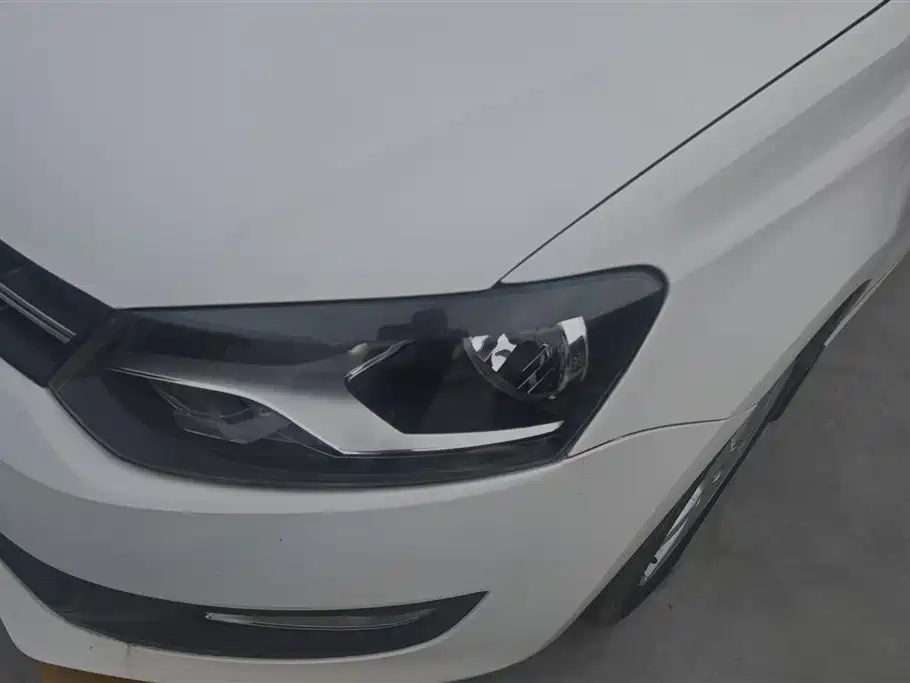Volkswagen Polo 2013 1.4L Manual Comfort Edition фото 5