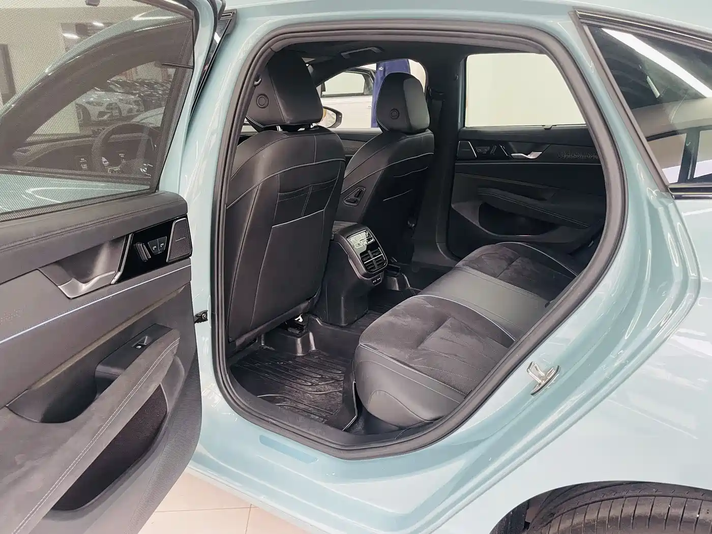 Volkswagen Passat 2025 Model Pro 380TSI Starlight Dragon Premium Edition фото 9