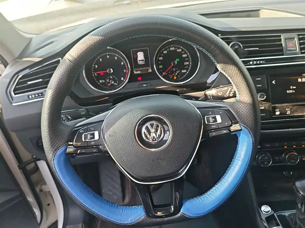Volkswagen Tiguan L 2018 Facelift 330TSI Automatic 2WD Luxury Edition фото 11