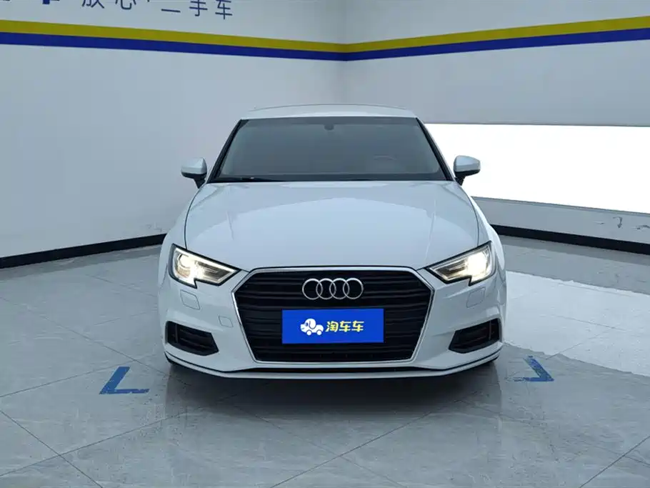 Audi A3 2018 30th Anniversary Limousine 35 TFSI Progressive фото 2