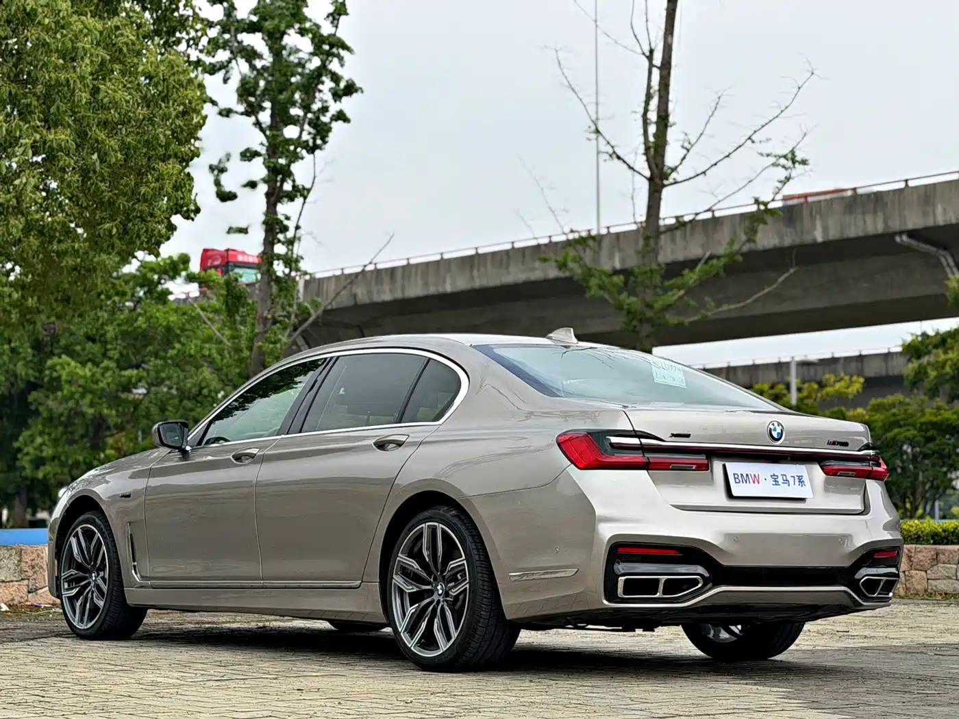 BMW 7 Series 2016 750Li xDrive 4-Seater фото 16