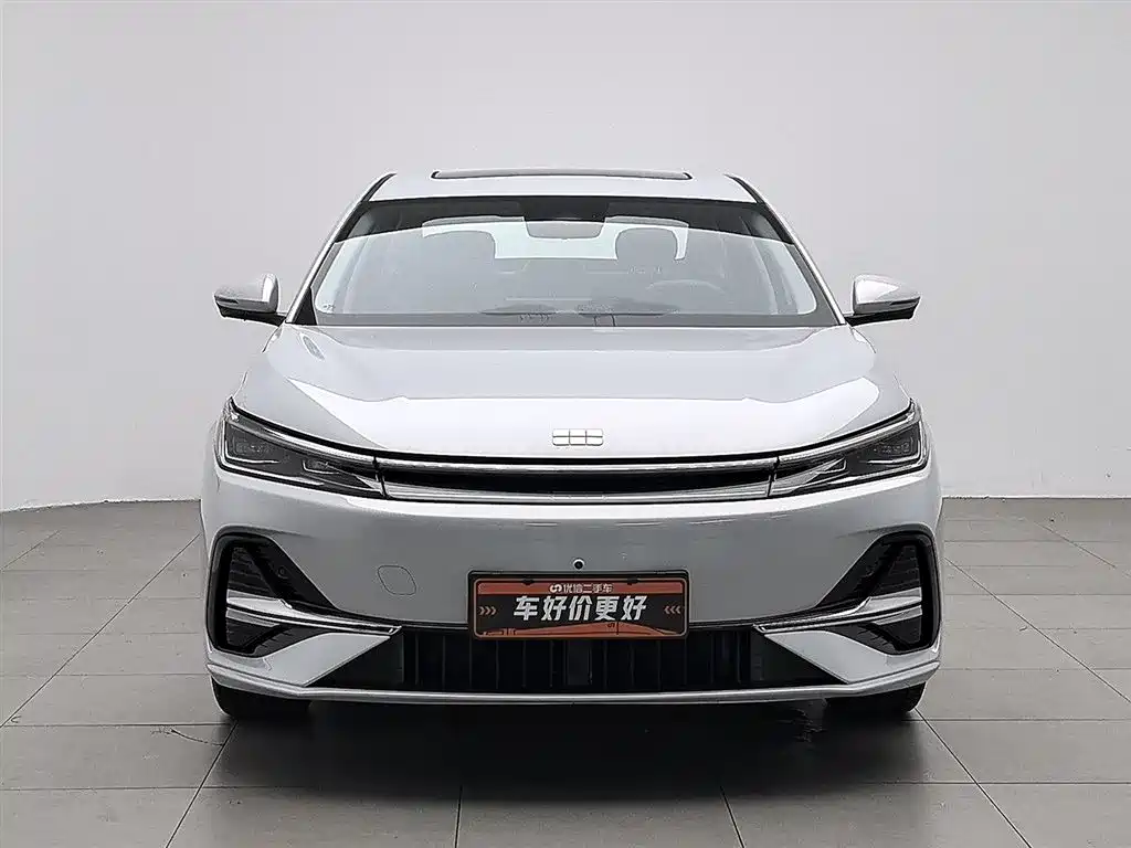 Geely Galaxy Galaxy A7 2025 EM-i 150km Premium Edition фото 3