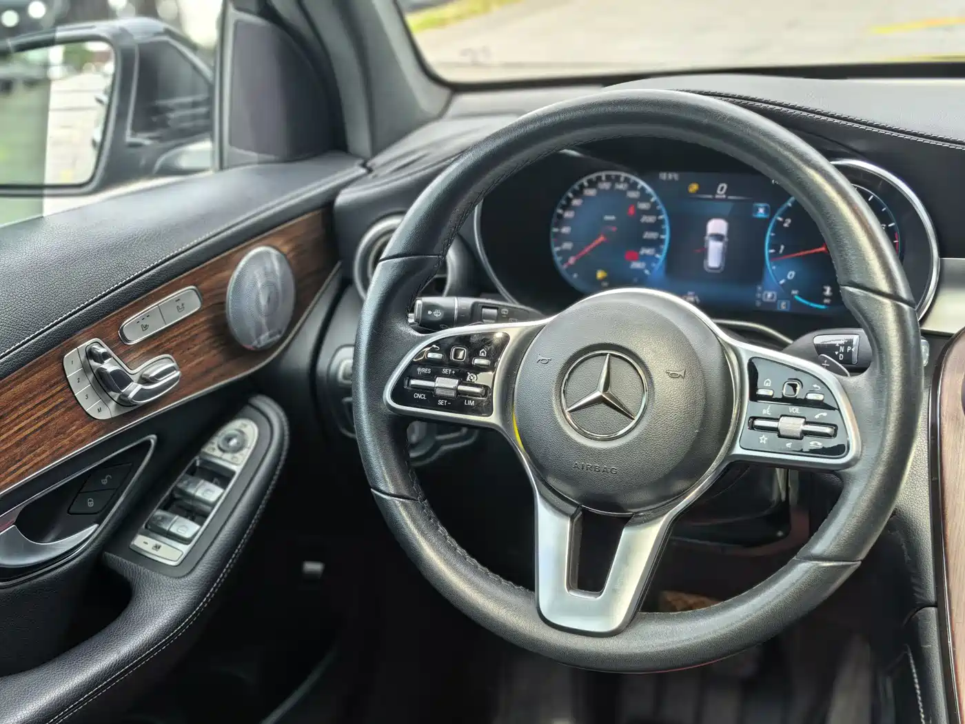 Mercedes-Benz GLC 2021 GLC 300 L 4MATIC Sporty фото 15