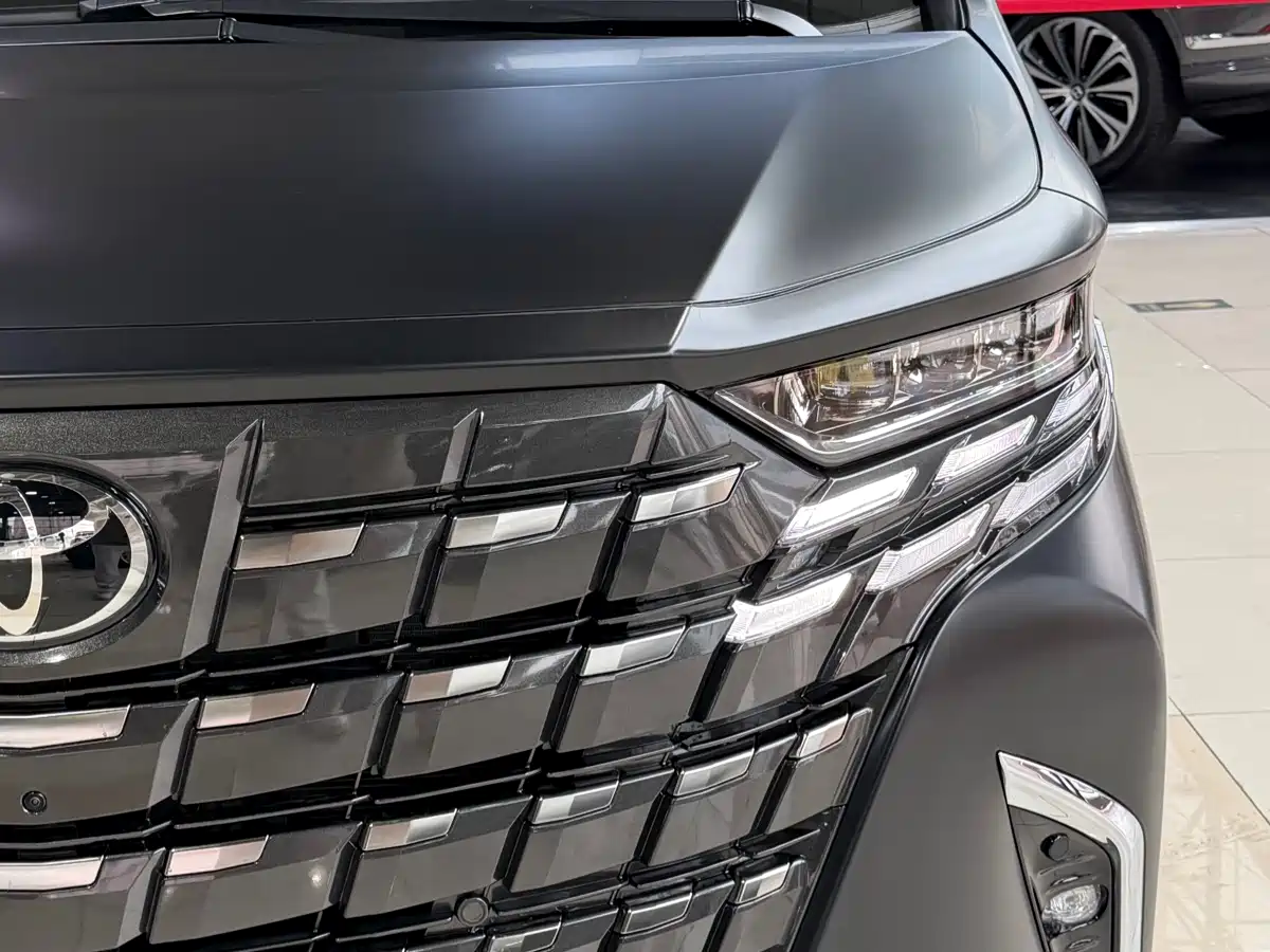 Toyota Alphard 2025 Hybrid 2.5L Prestige Gold Edition фото 3