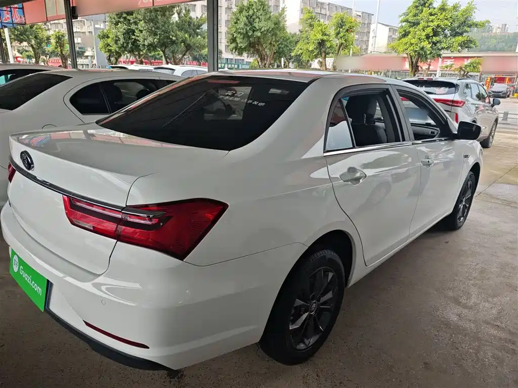 BYD Qin 2019 1.5L Automatic Prestige фото 7