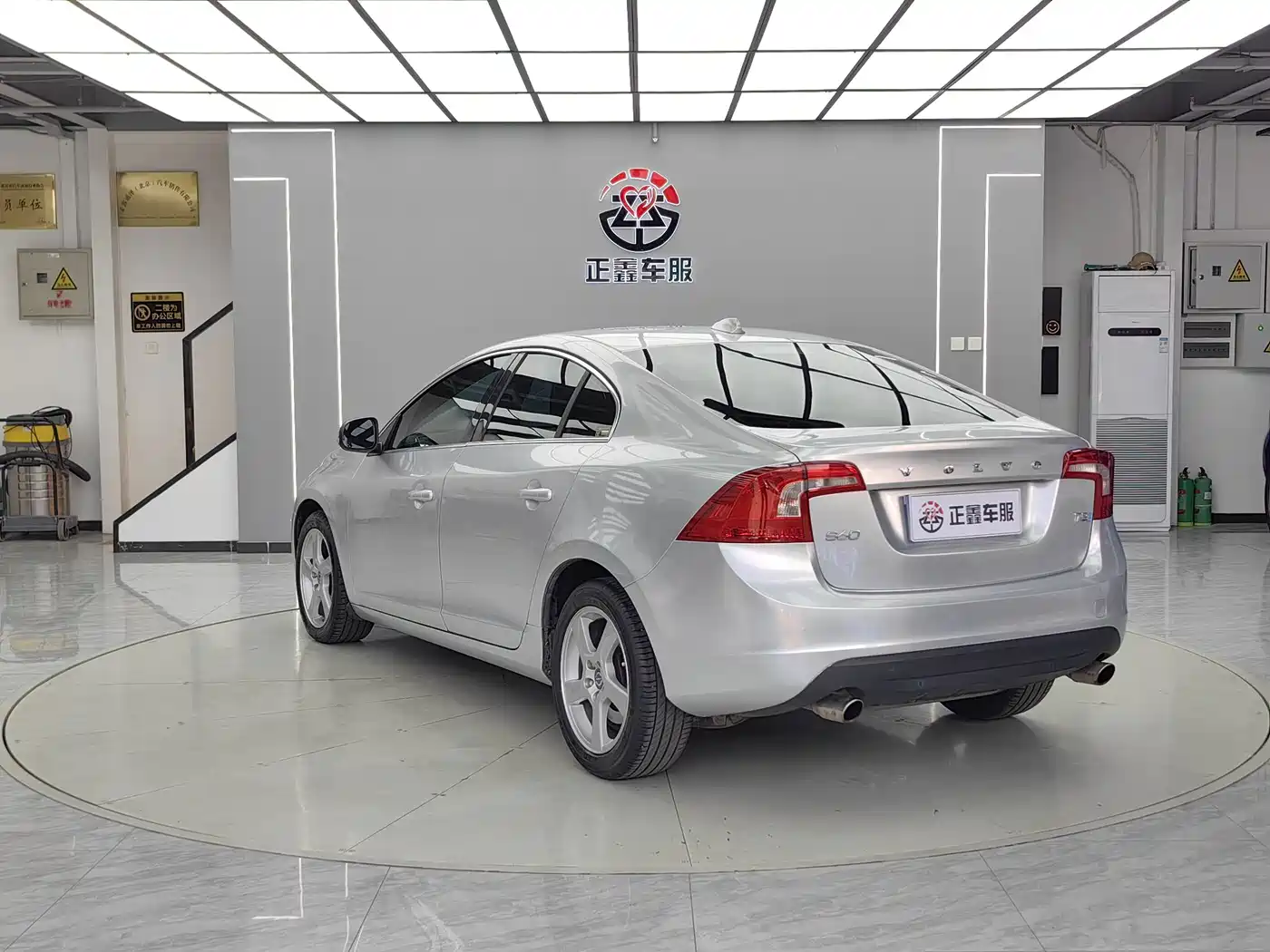 Volvo S60 (Import) 2013 2013 Model T5 Comfort Edition