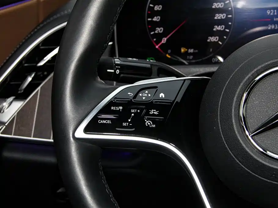 Mercedes-Benz E-Class 2024 E 300 L Fashion фото 26