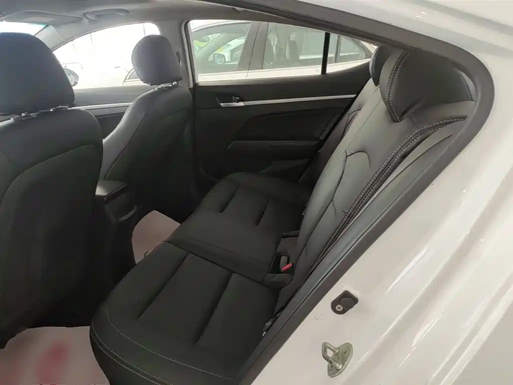 Hyundai Elantra 2016 Model 1.6L Automatic Smart Elite фото 17