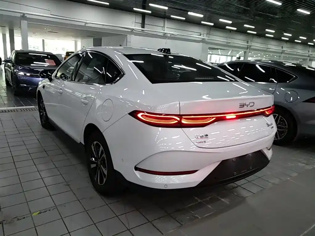 BYD Qin PLUS 2025 DM-i Smart Drive Edition 120KM Surpassing Type фото 5