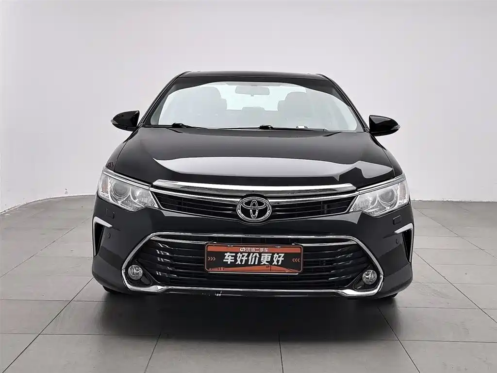 Toyota Camry 2016 2.5G 10th Anniversary Luxury Navigation Edition фото 3