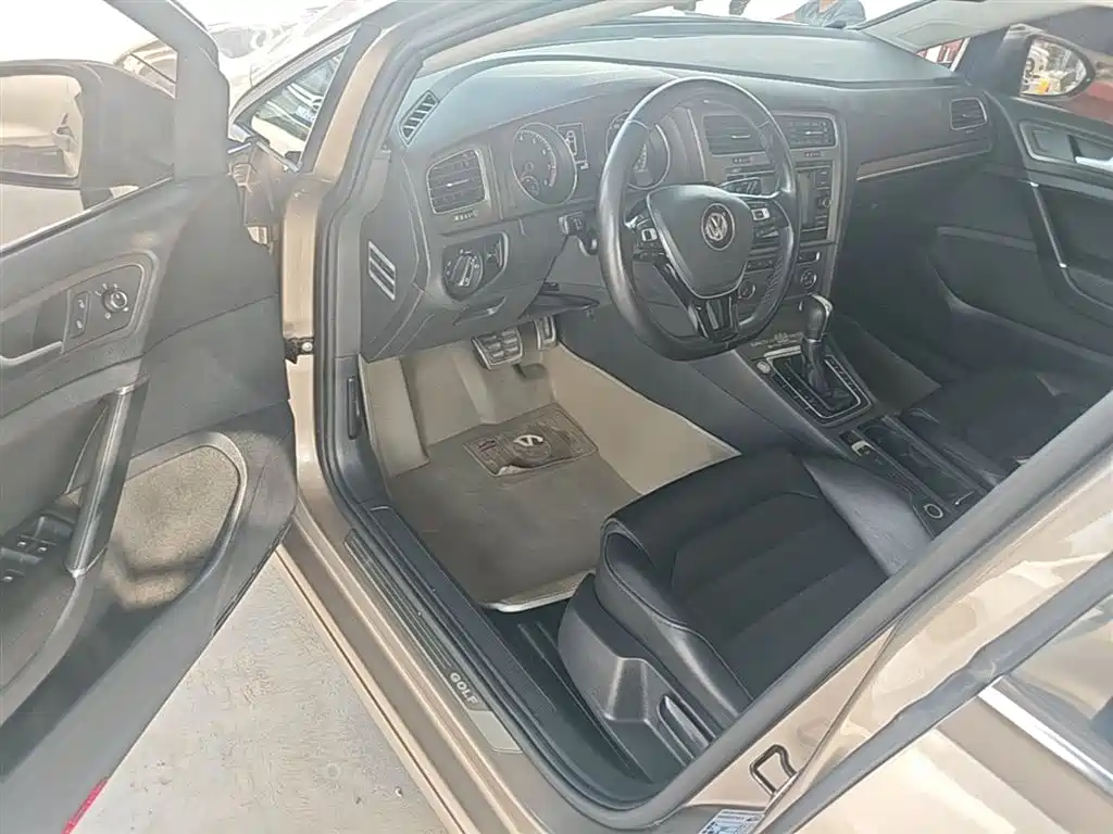 Volkswagen Golf 2015 1.4TSI Automatic Luxury фото 15