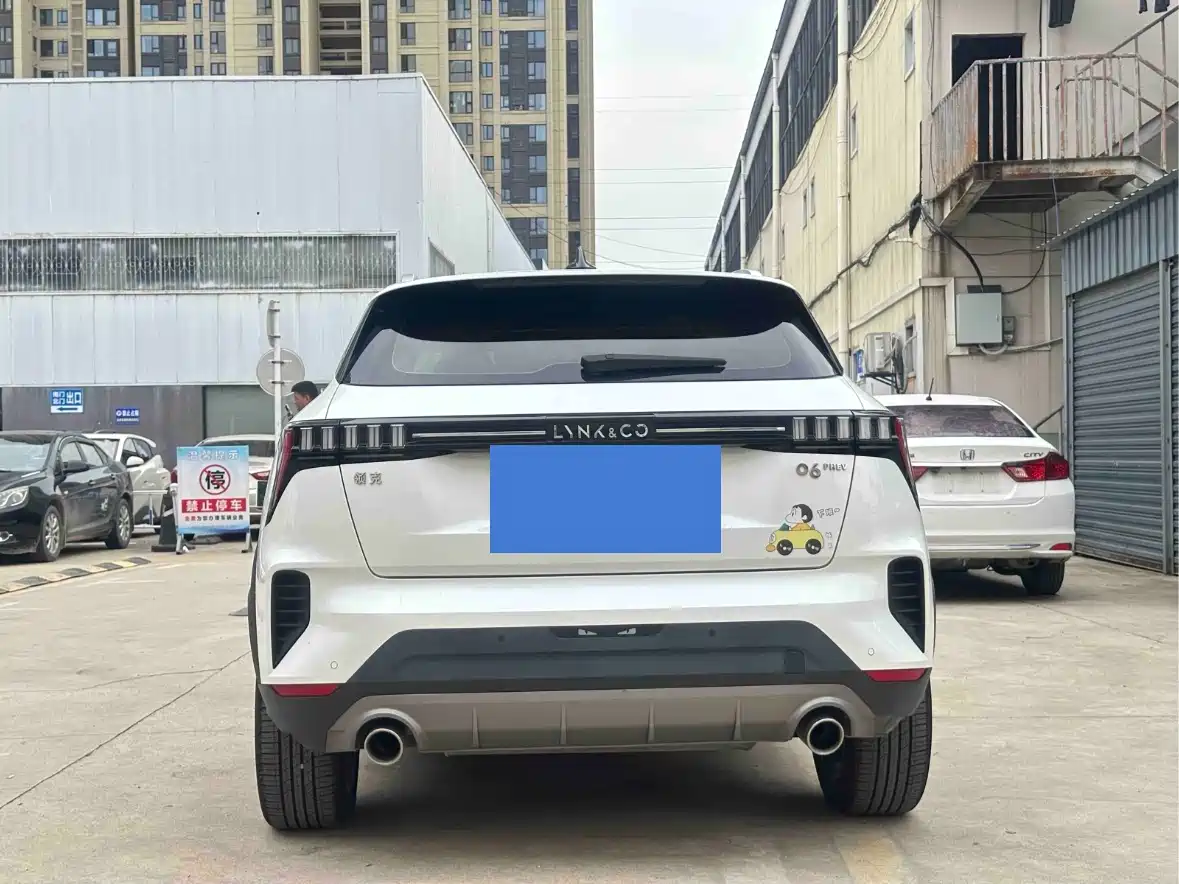 Lynk & Co 06 EM-P 2022 PHEV 84KM Range Pro фото 8