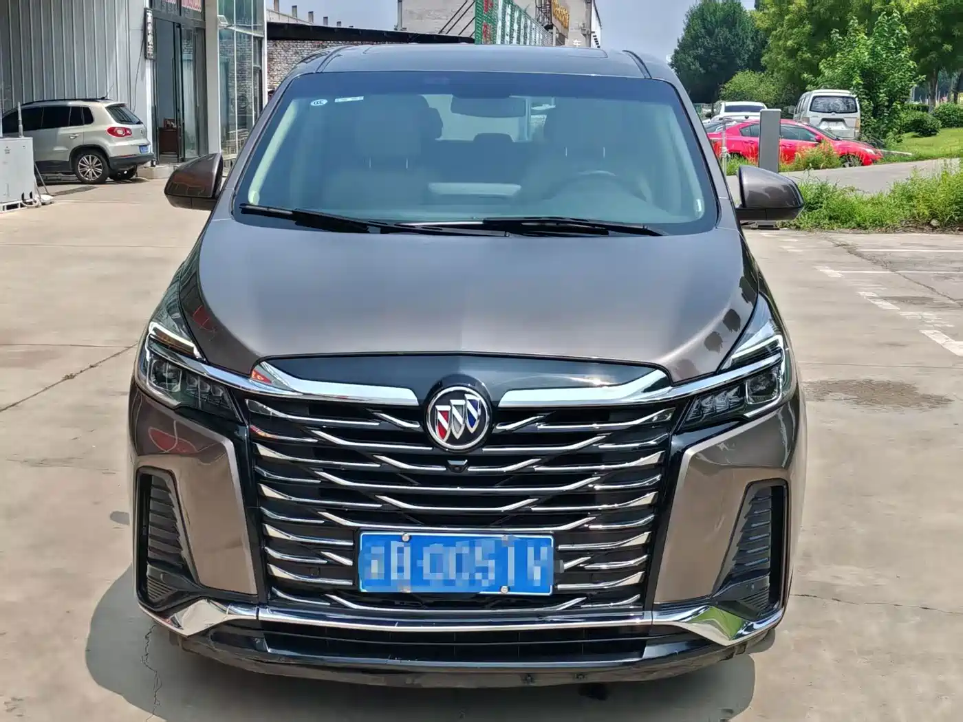 Photo 2 - Buick GL8