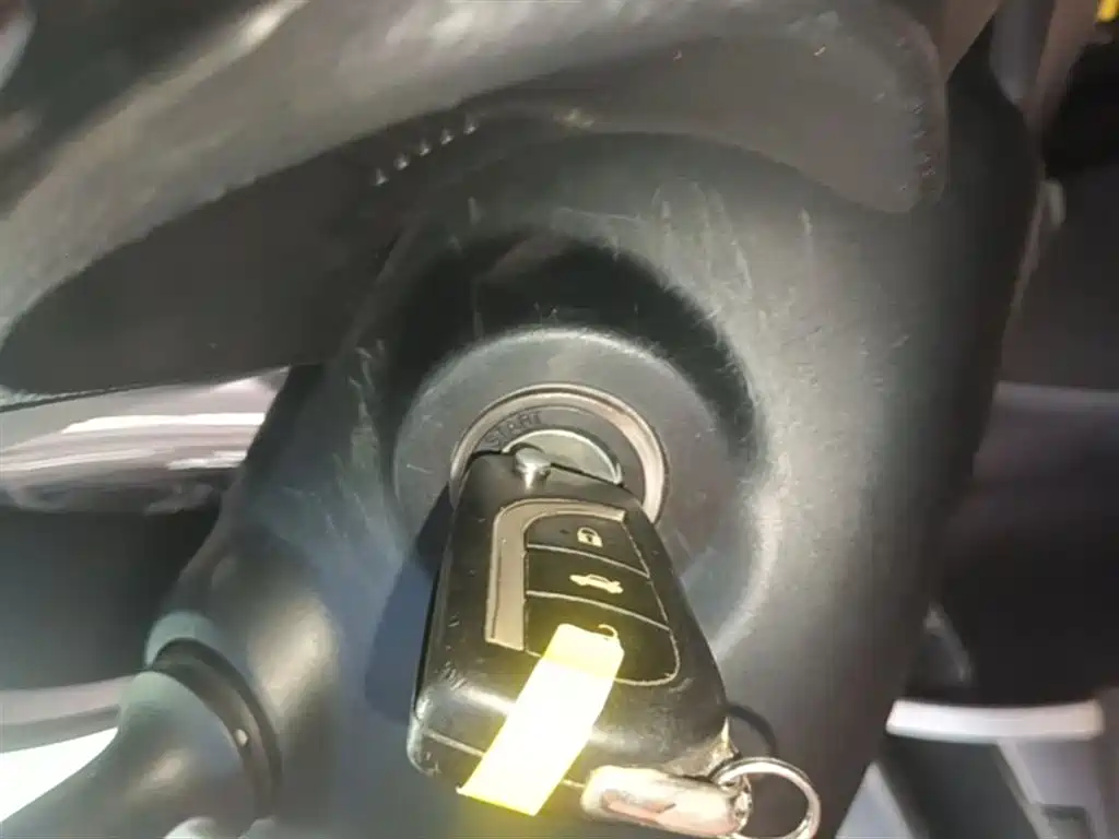 Toyota Corolla 2014 1.6L CVT GL фото 9