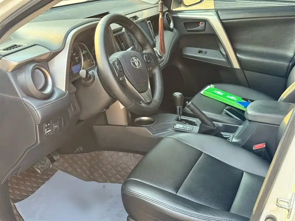 Toyota RAV4 Rongfang 2015 2.0L CVT 2WD Trend Edition фото 18