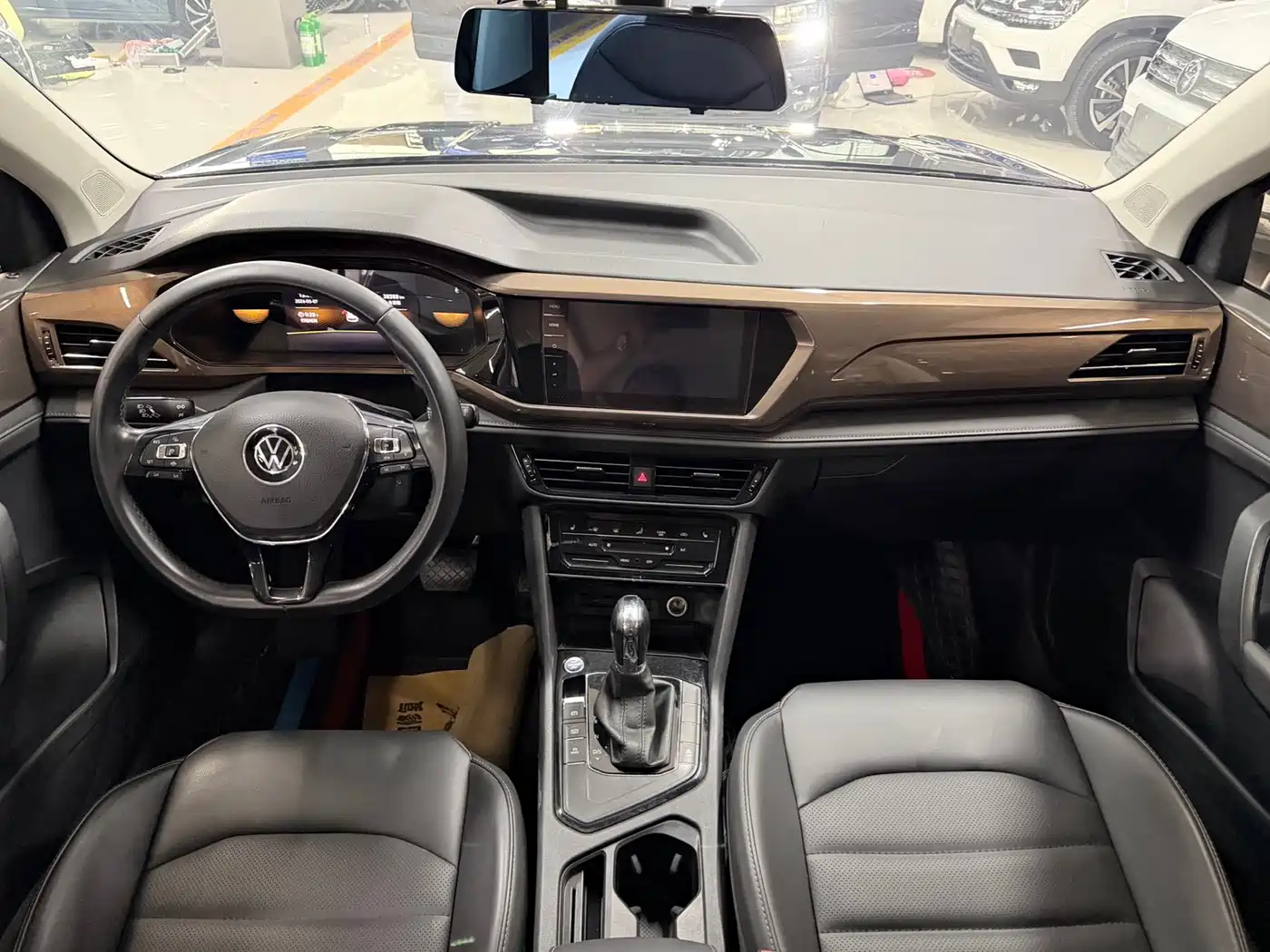 Volkswagen Tharu 2022 280TSI FWD Luxury Edition фото 7