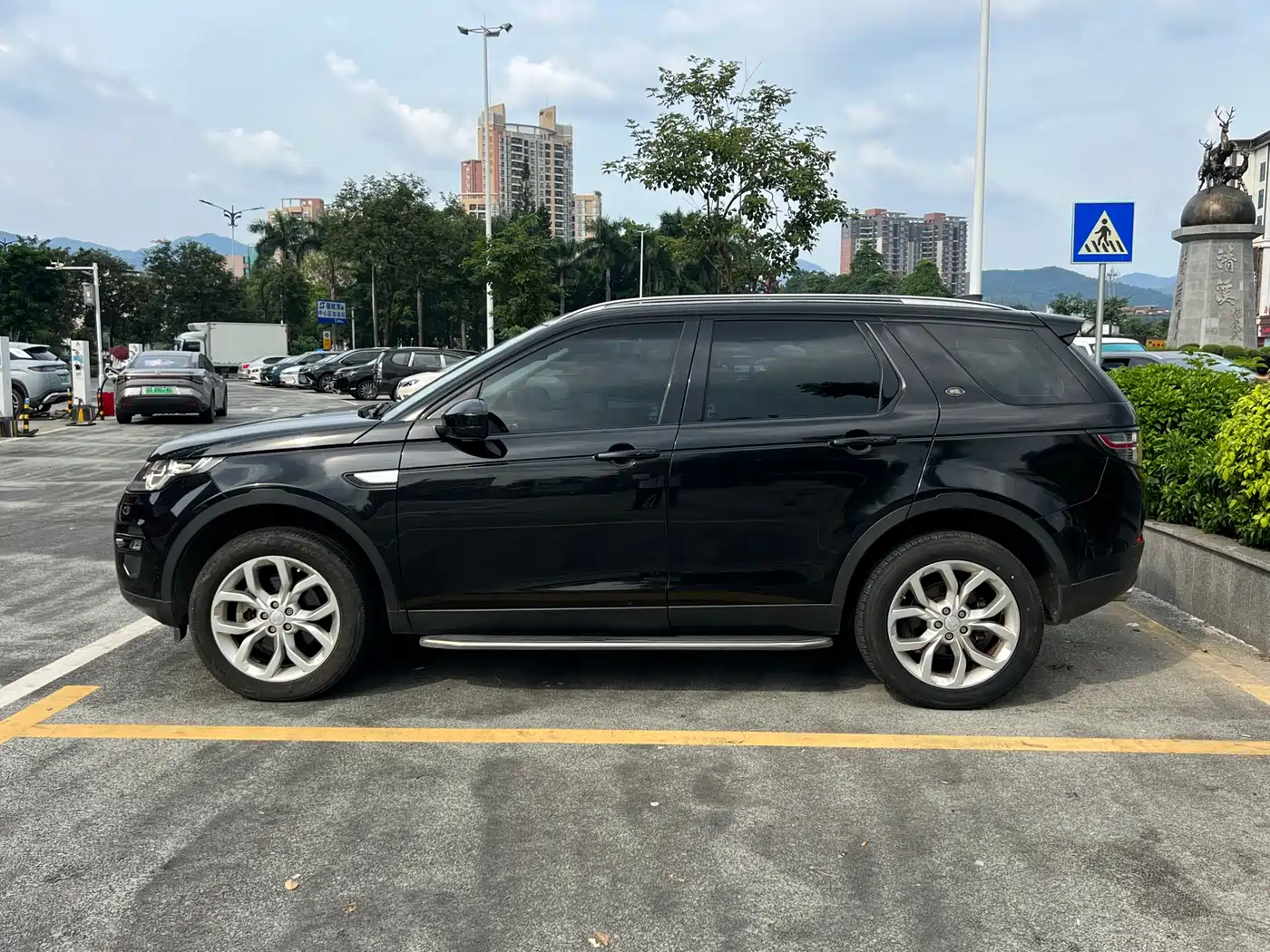 Land Rover Discovery Sport 2017 2.0T HSE фото 4