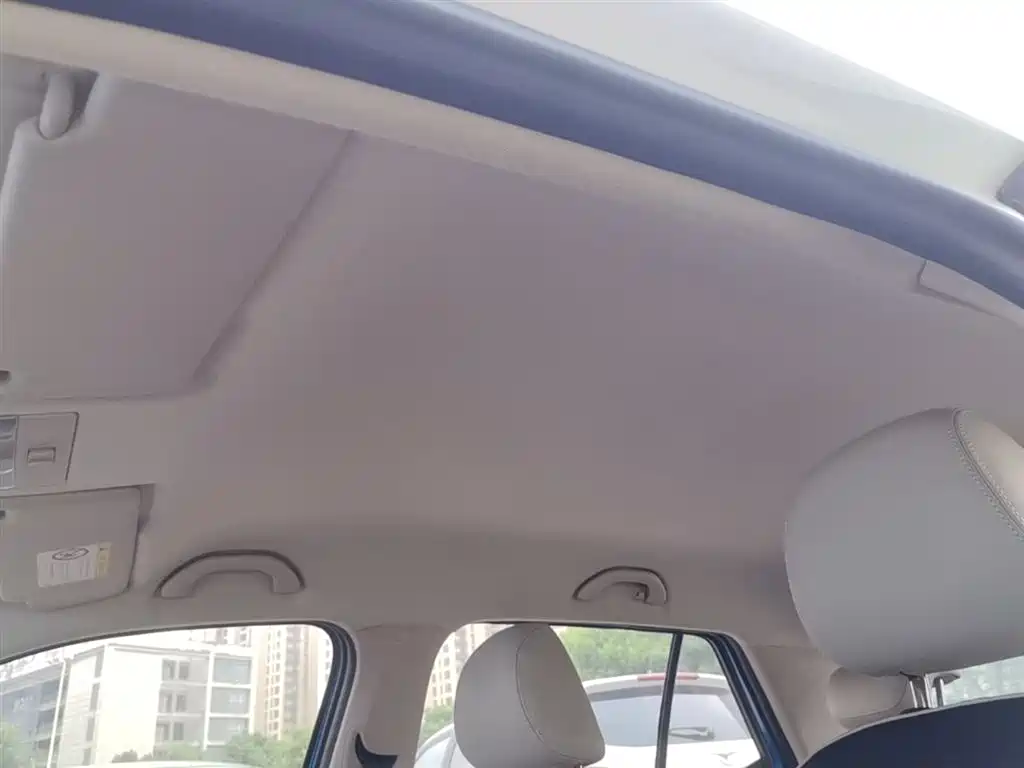 Škoda Fabia 2015 1.4L Automatic Pioneer Edition фото 18