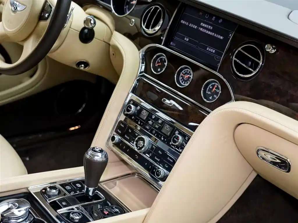 Bentley Mulsanne 2017 6.8T Long Wheelbase фото 15