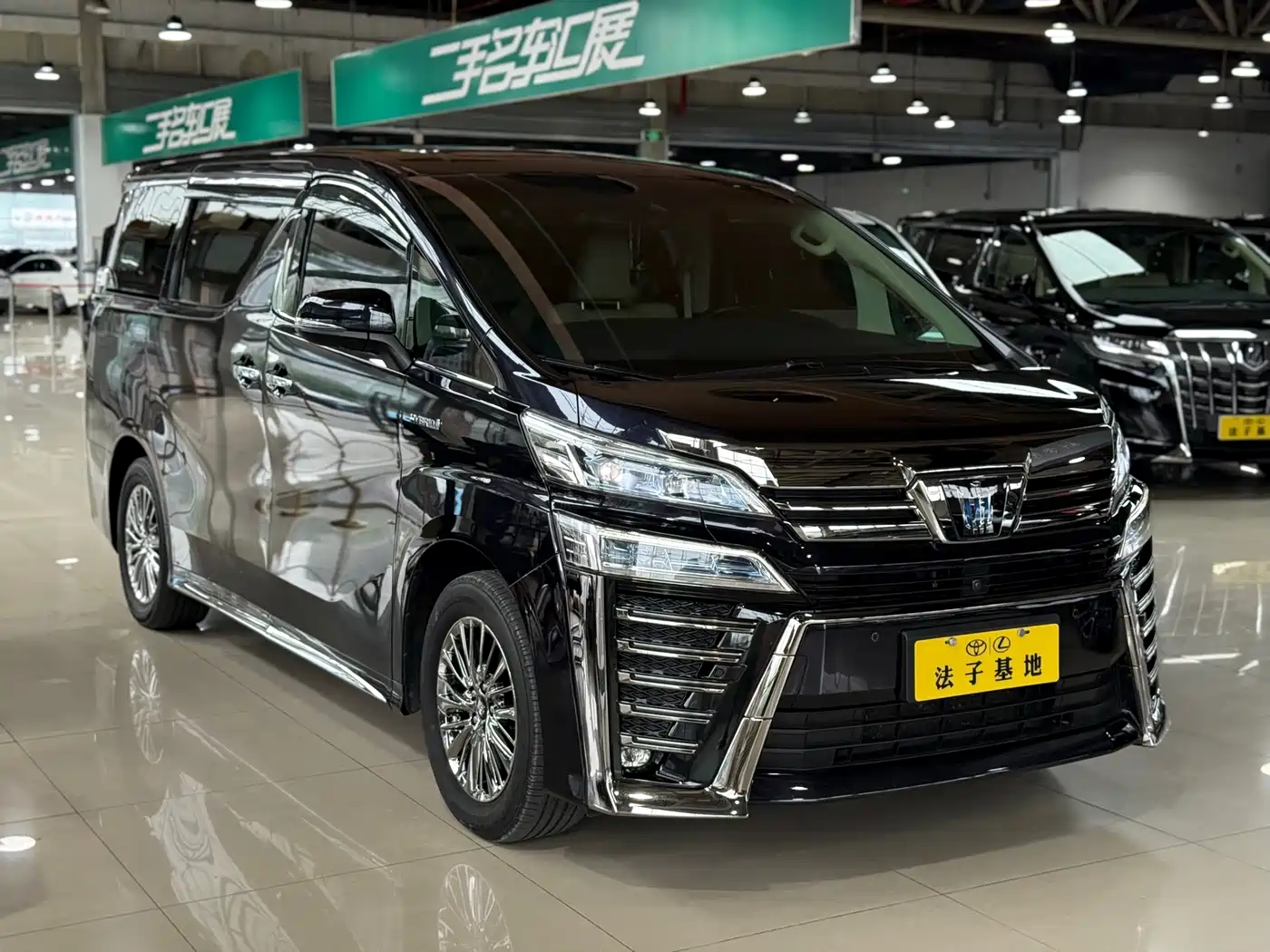 Toyota Vellfire 2021 Crown Hybrid 2.5L HV Supreme Edition фото 3