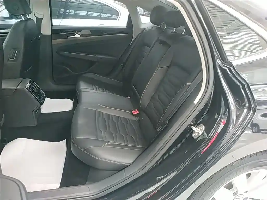 Volkswagen Passat 2020 Facelift 280TSI Elite Version China VI фото 17