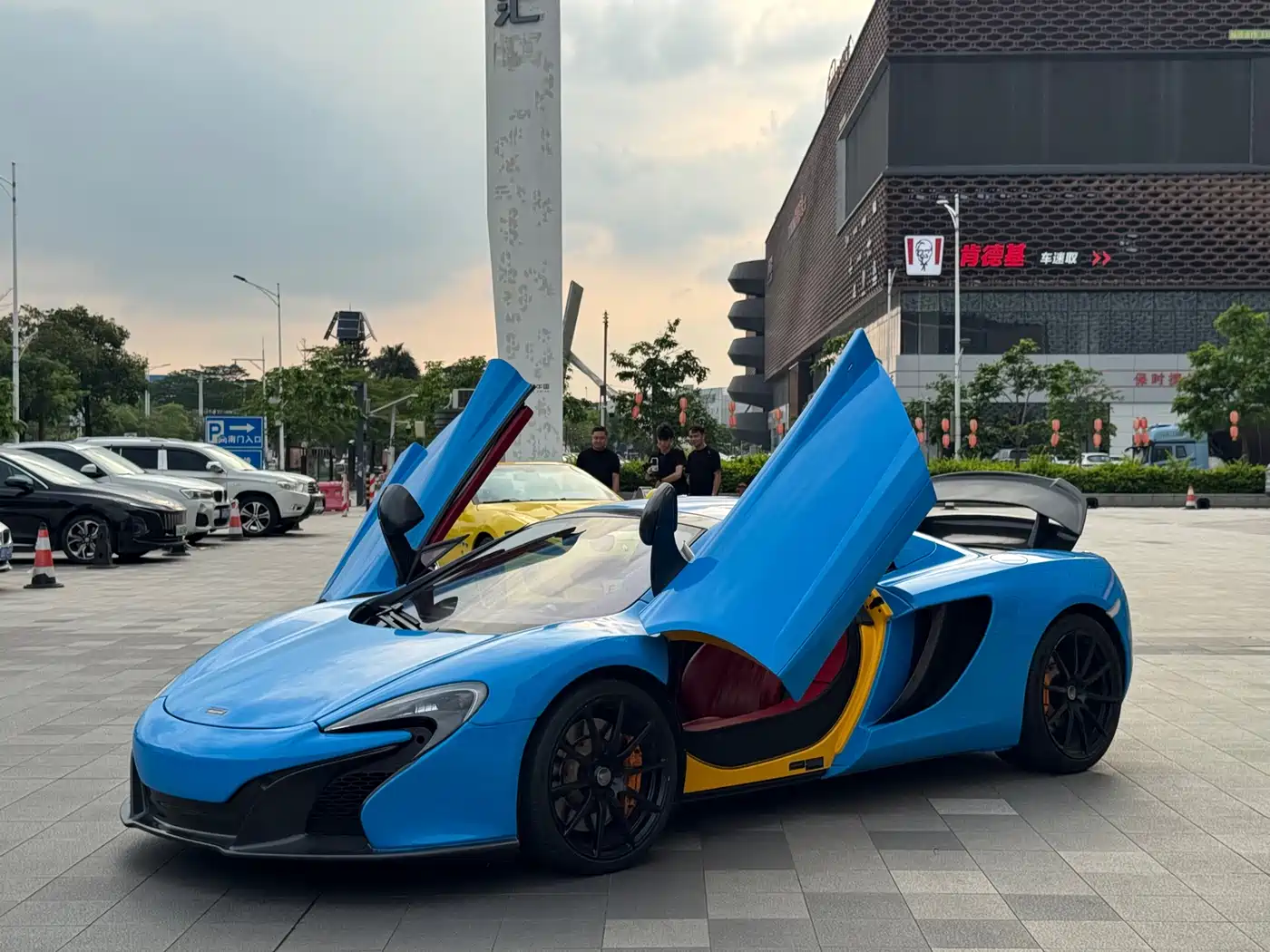 McLaren 12C 2013 3.8T SPIDER 50th Anniversary Edition фото 3