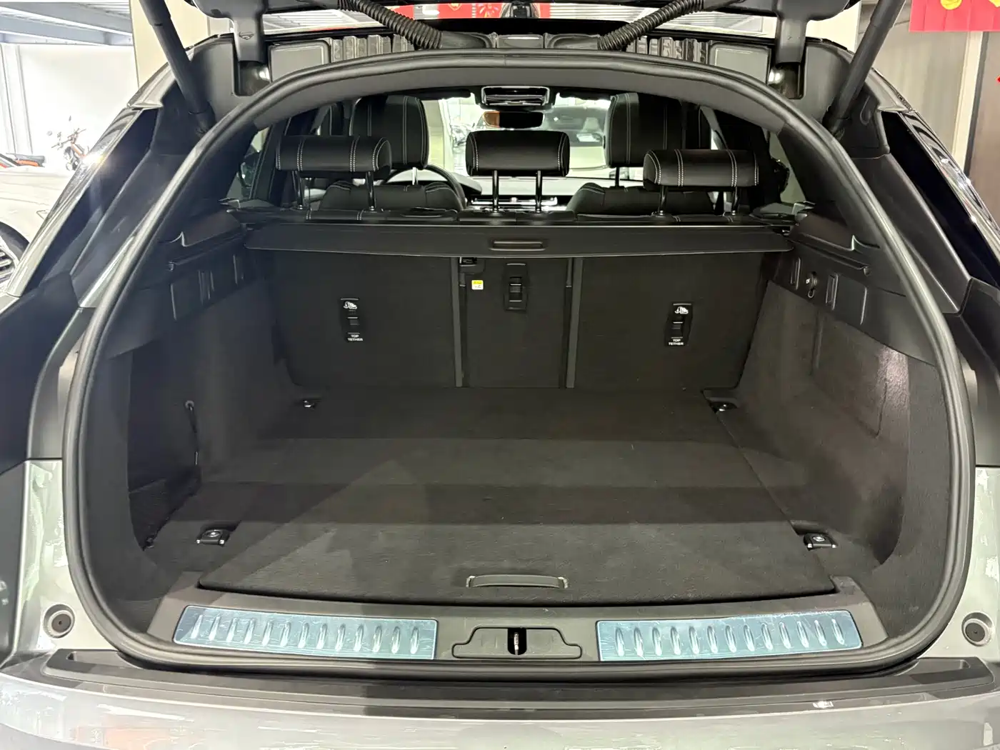 Land Rover Range Rover Velar 2021 P250 Gloss Black Collector's Edition фото 26