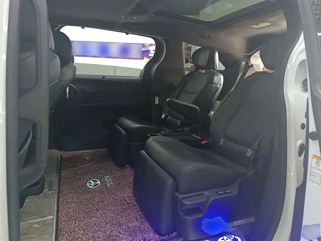 Toyota Sienna 2021 2.5L Hybrid Ultimate Edition фото 17