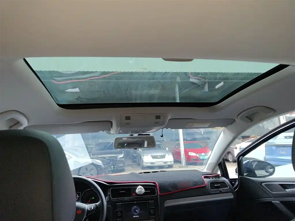 Volkswagen Golf 2018 1.6L Automatic Comfort фото 18