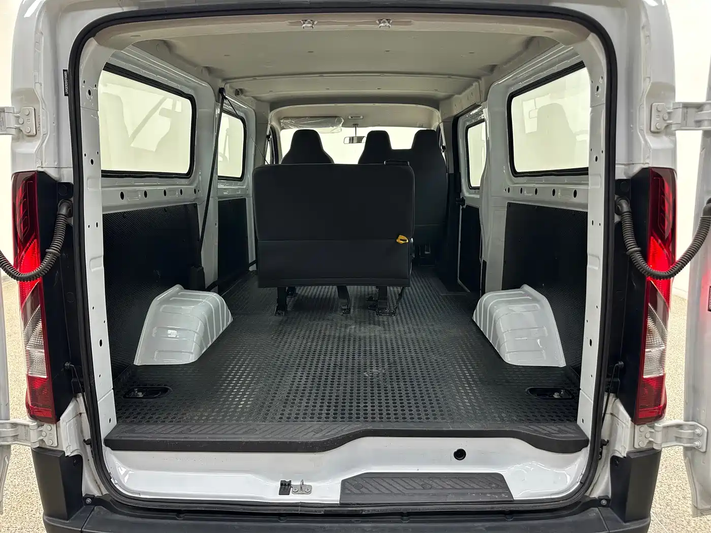 Jiangling E-Fushun 2025 2025 Clear Window Version 41.86kWh Short Wheelbase Low Roof