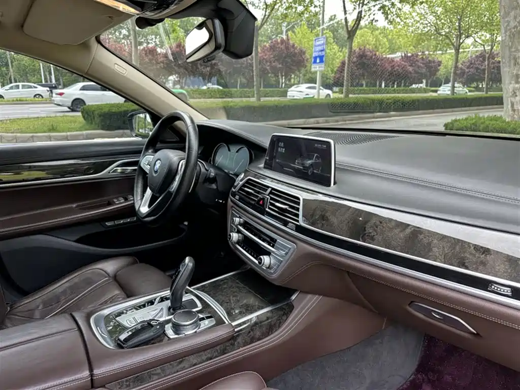 BMW 7 Series 2016 730Li Luxury фото 23