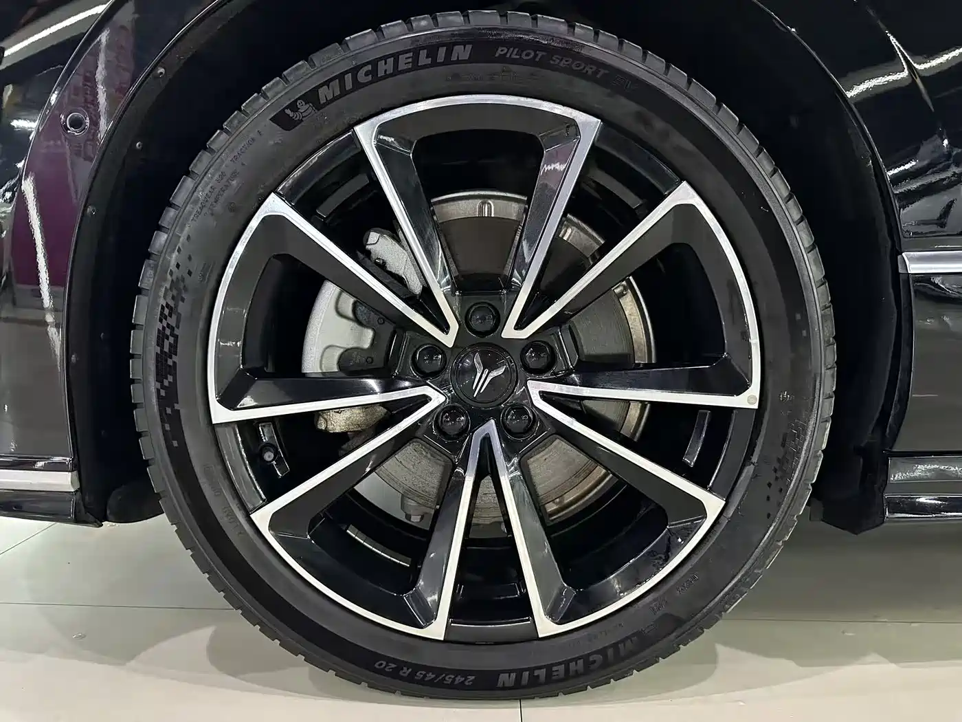 Voyah Auto VOYAH Zhuiguang 2024 PHEV AWD Ultra Long Range Flagship фото 8
