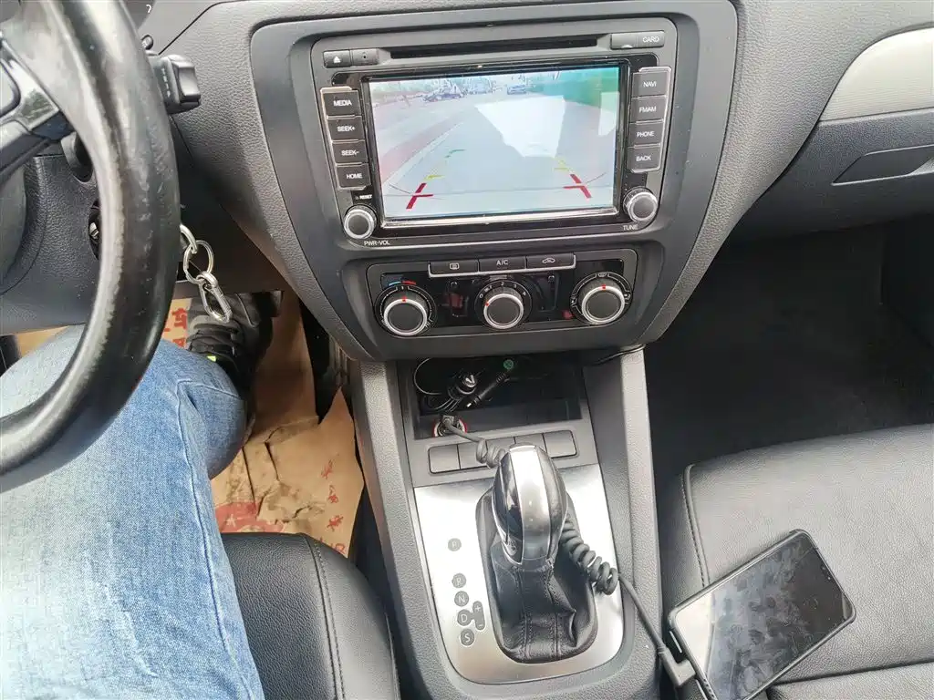 Volkswagen Sagitar 2014 Facelift 1.6L Automatic Comfort фото 14