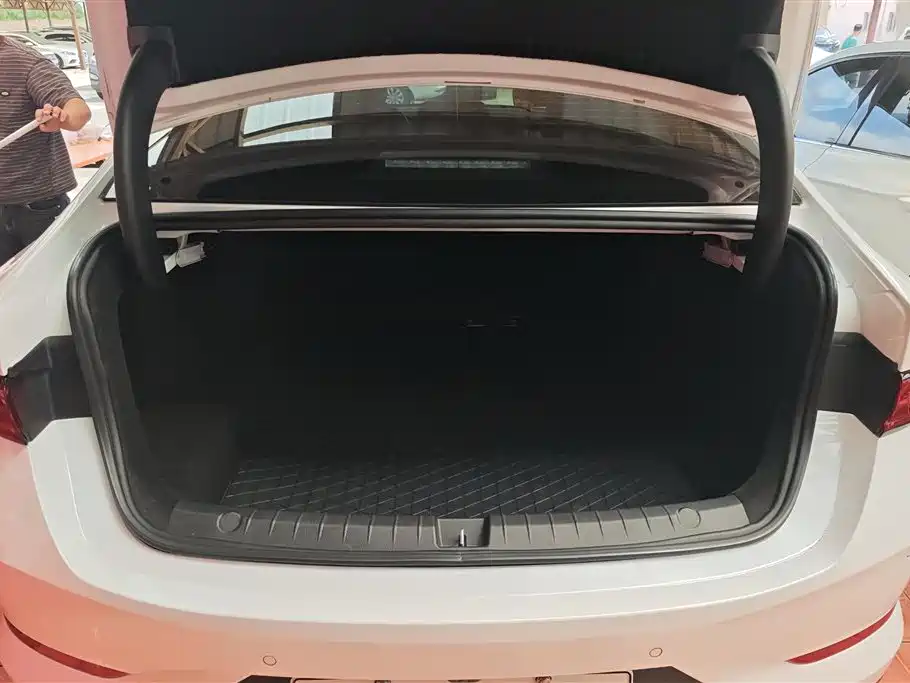 BYD Qin PLUS 2025 DM-i Smart Drive 55KM Leader фото 4