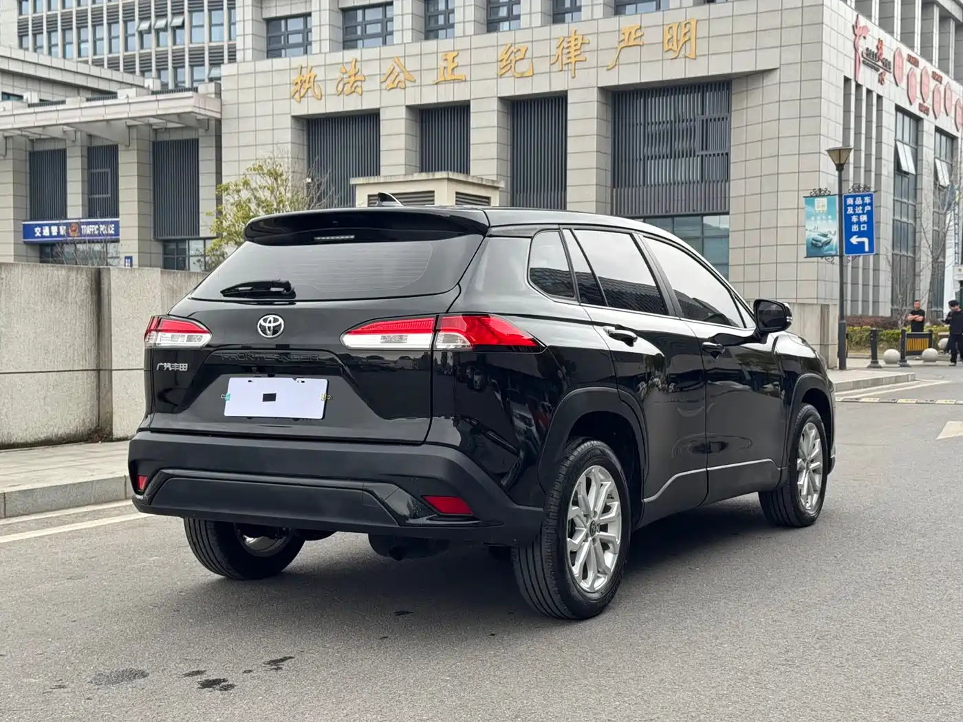 Toyota Frontlander 2024 2.0L CVT Elite Edition фото 4