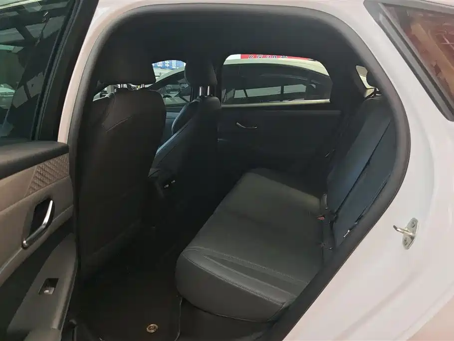 BYD Qin PLUS 2025 DM-i Smart Drive 55KM Leader фото 11