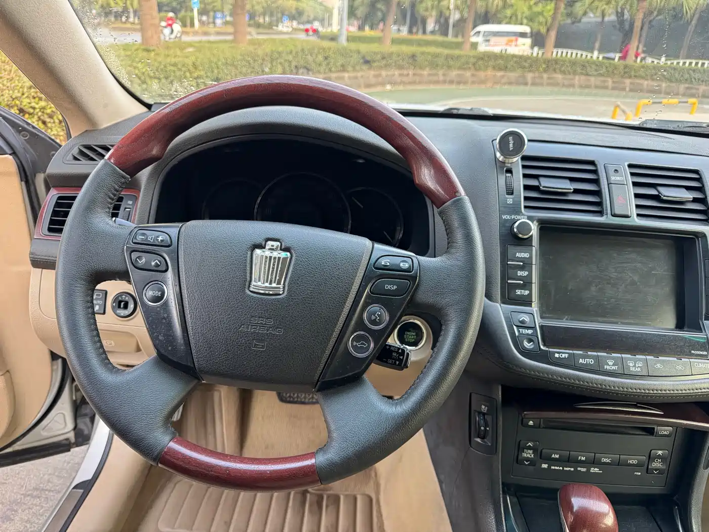 Toyota Crown 2010 3.0L Royal Saloon VIP фото 12