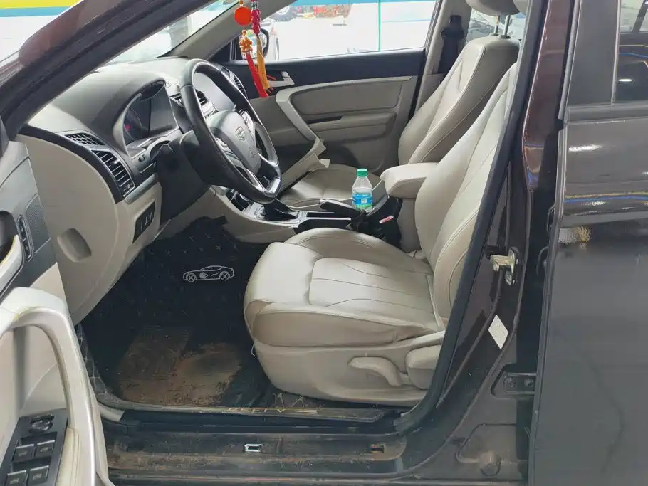 Фото 9 - Geely Emgrand