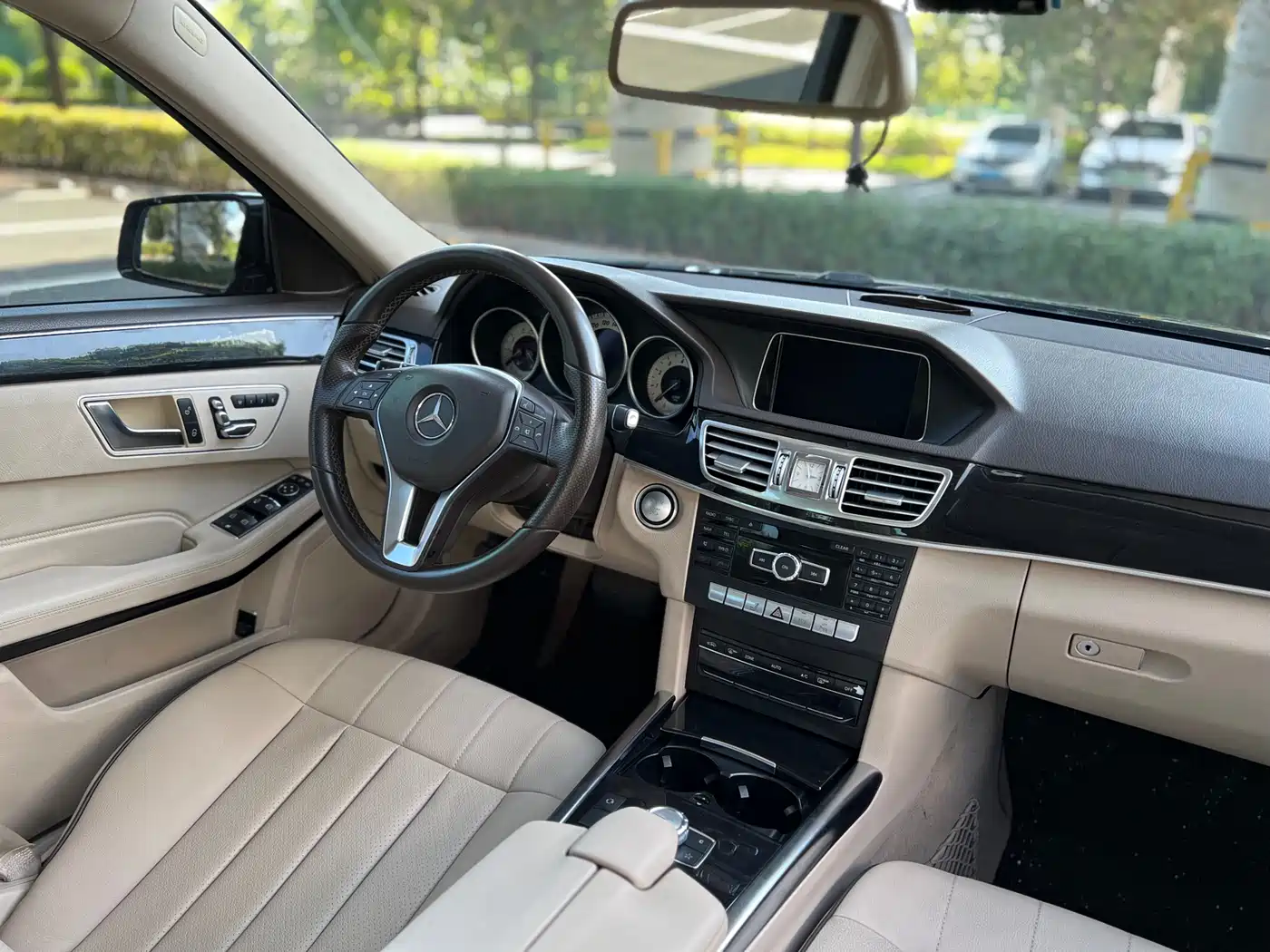 Mercedes-Benz E-Class 2015 E 260 L Sport фото 12