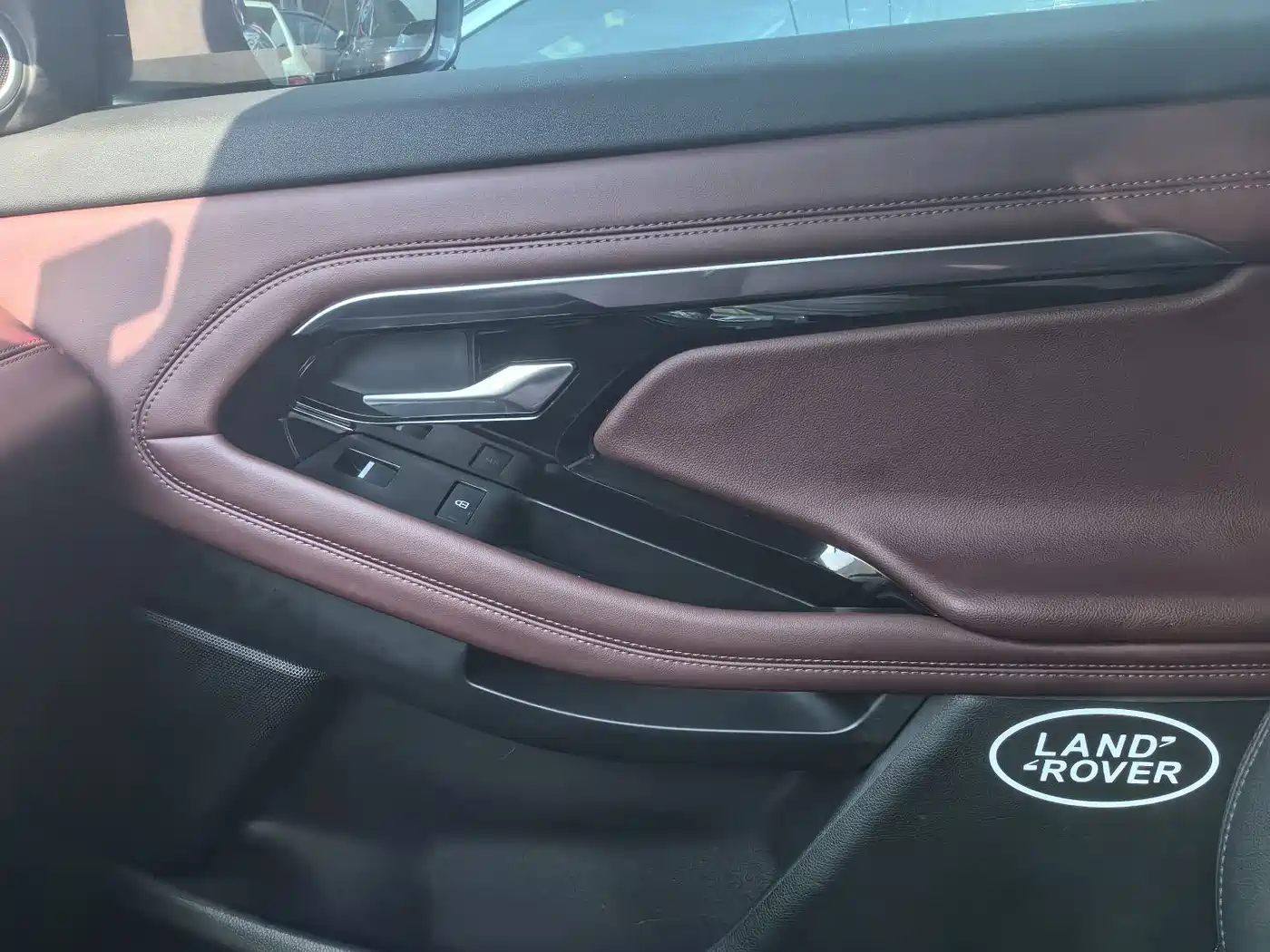 Land Rover Range Rover Evoque 2022 Range Rover Evoque L 249PS R-Dynamic Luxury Edition фото 16