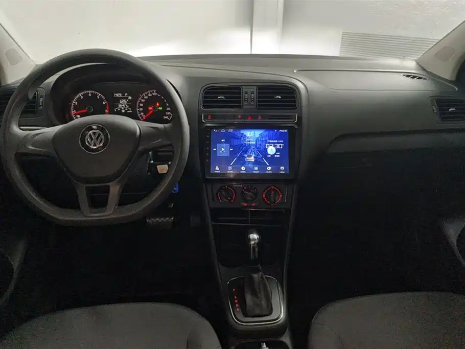 Volkswagen Polo 2018 1.5L Auto Safe Drive фото 12