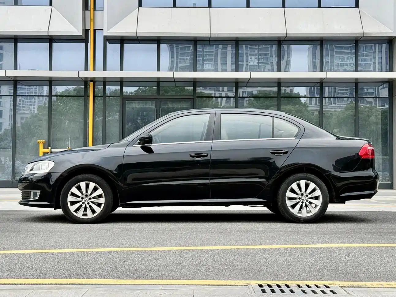 Volkswagen Lavida 2013 Facelift 1.4TSI DSG Comfort фото 3