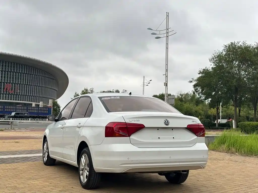 Photo 6 - Volkswagen Jetta