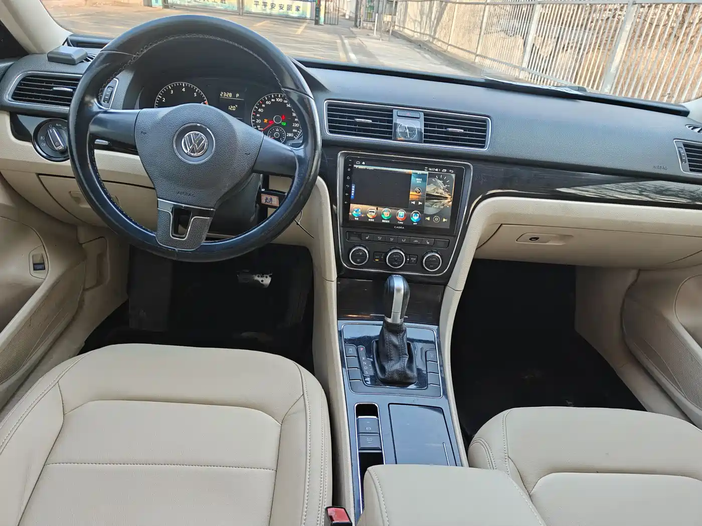Volkswagen Passat 2014 1.8TSI DSG Luxury Edition фото 4