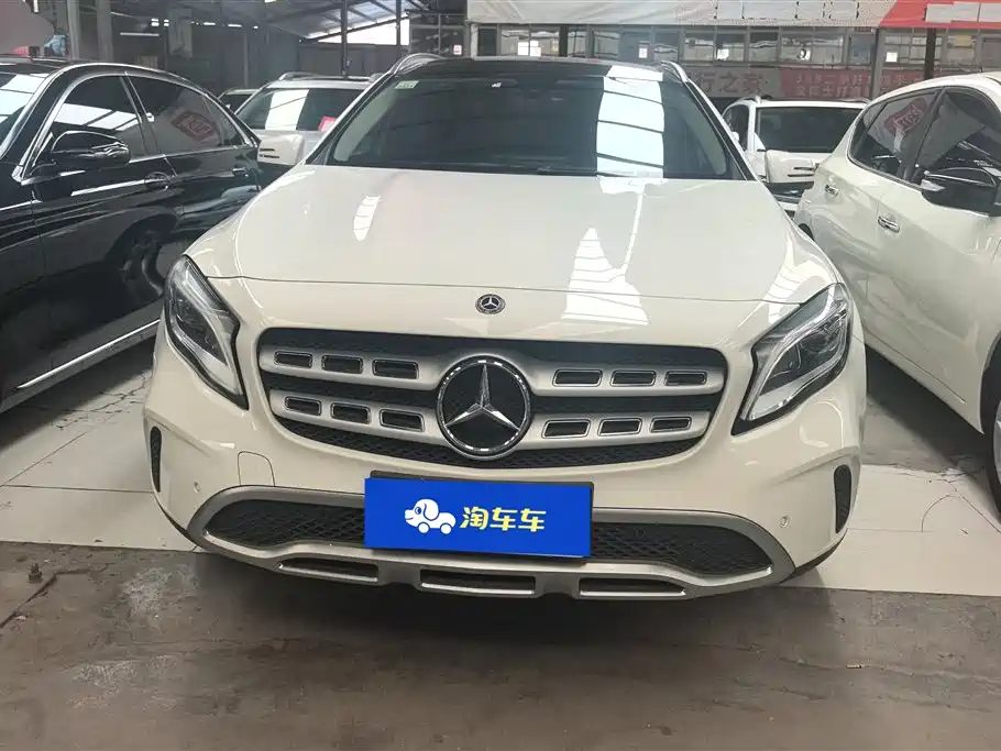 Mercedes-Benz GLA 2018 GLA 200 Dynamic фото 2